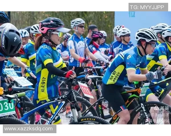 足球明星的影子艺术作品展现运动之美与激情的完美结合